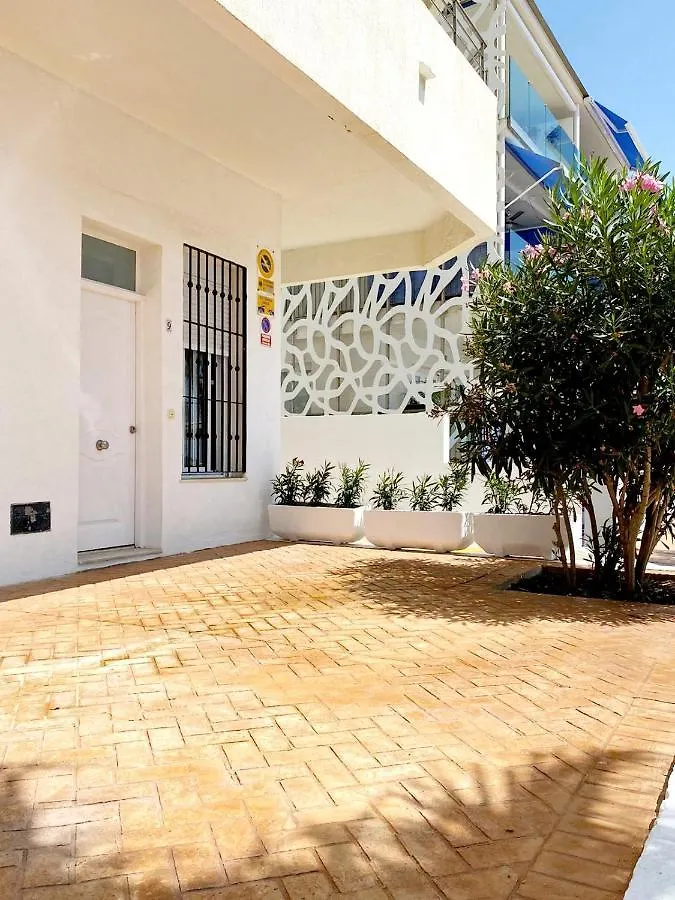 Beachfront Two-Bedroom Apartment In Fuengirola