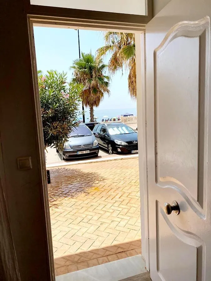 Beachfront Two-Bedroom Apartment In Fuengirola 0*,